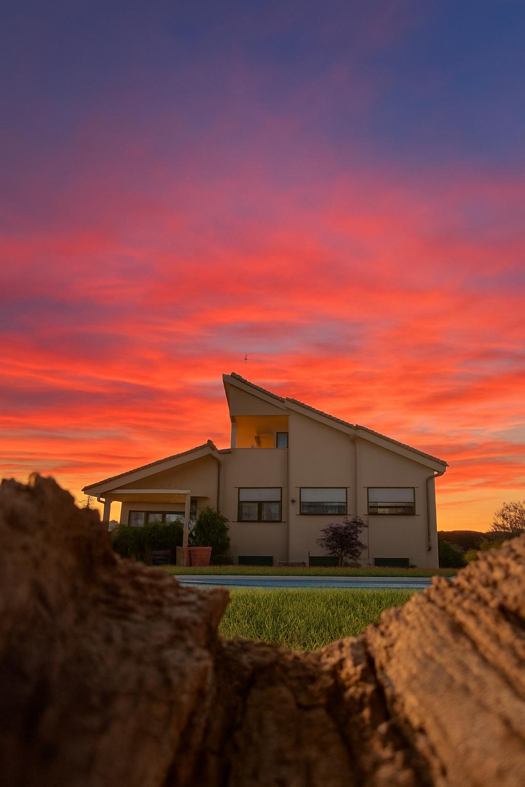 Casa Rural Teja Vieja al atardecer